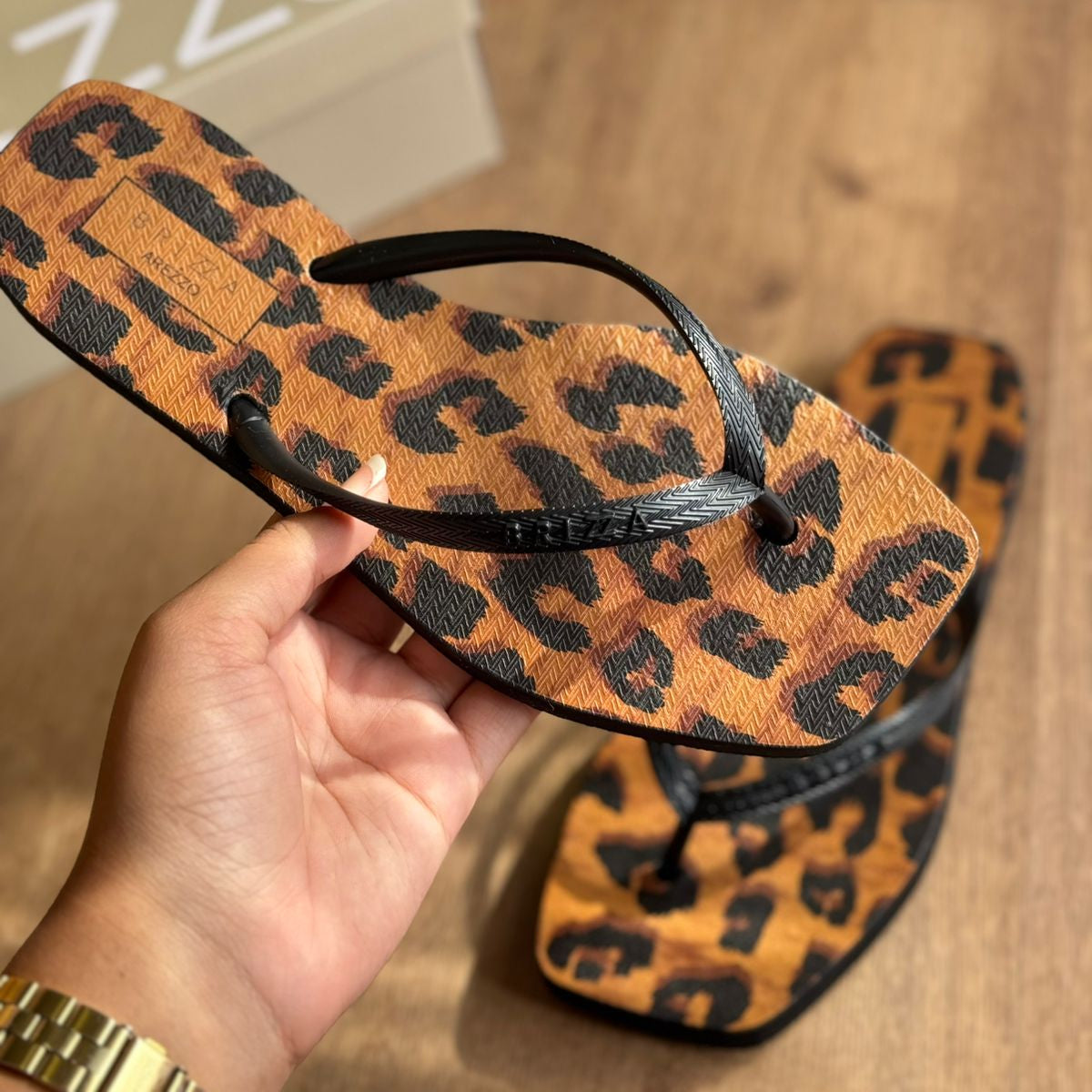 Chinelo de Dedo Arezzo Animal Print Square Z190270243
