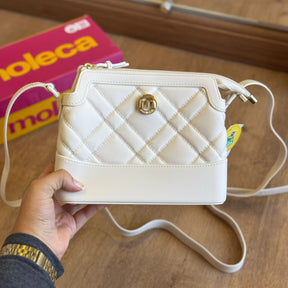 Bolsa Moleca Letra M Dourado 50062.1.31