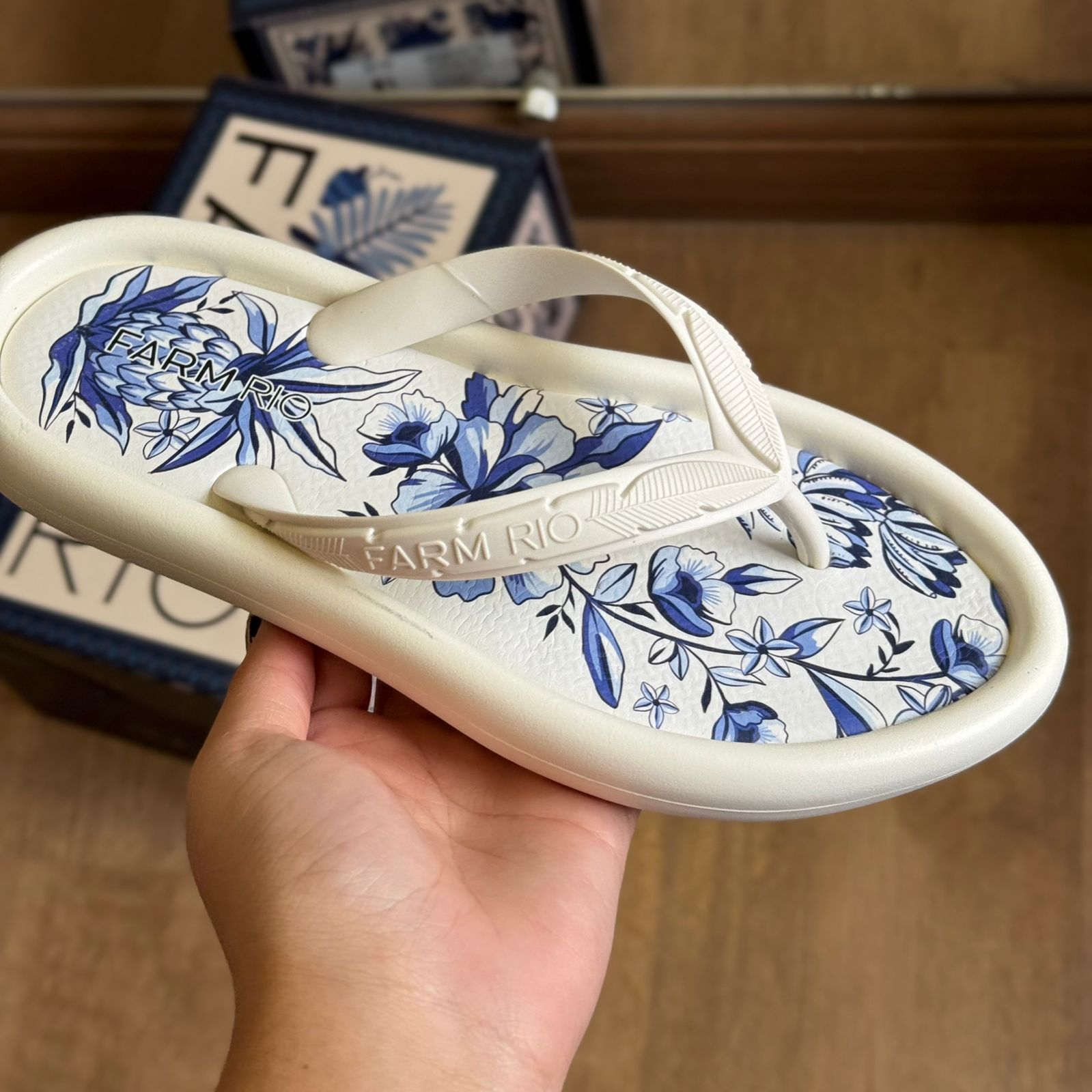 Chinelo de Dedo Farm Canoa J100580021