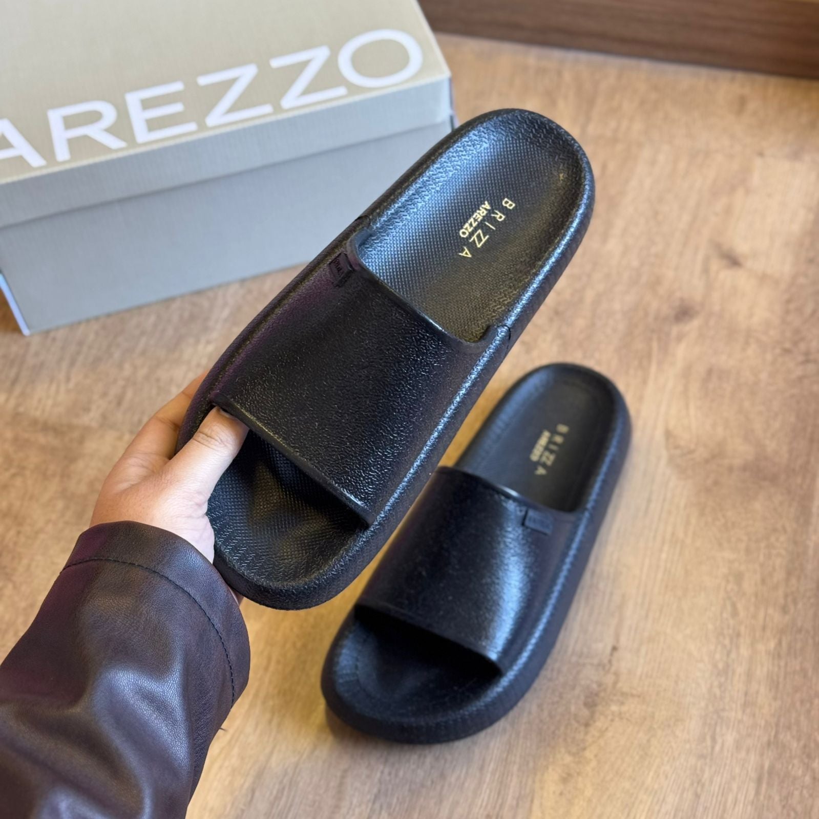 Chinelo Arezzo Slide Texturizado Z190460001