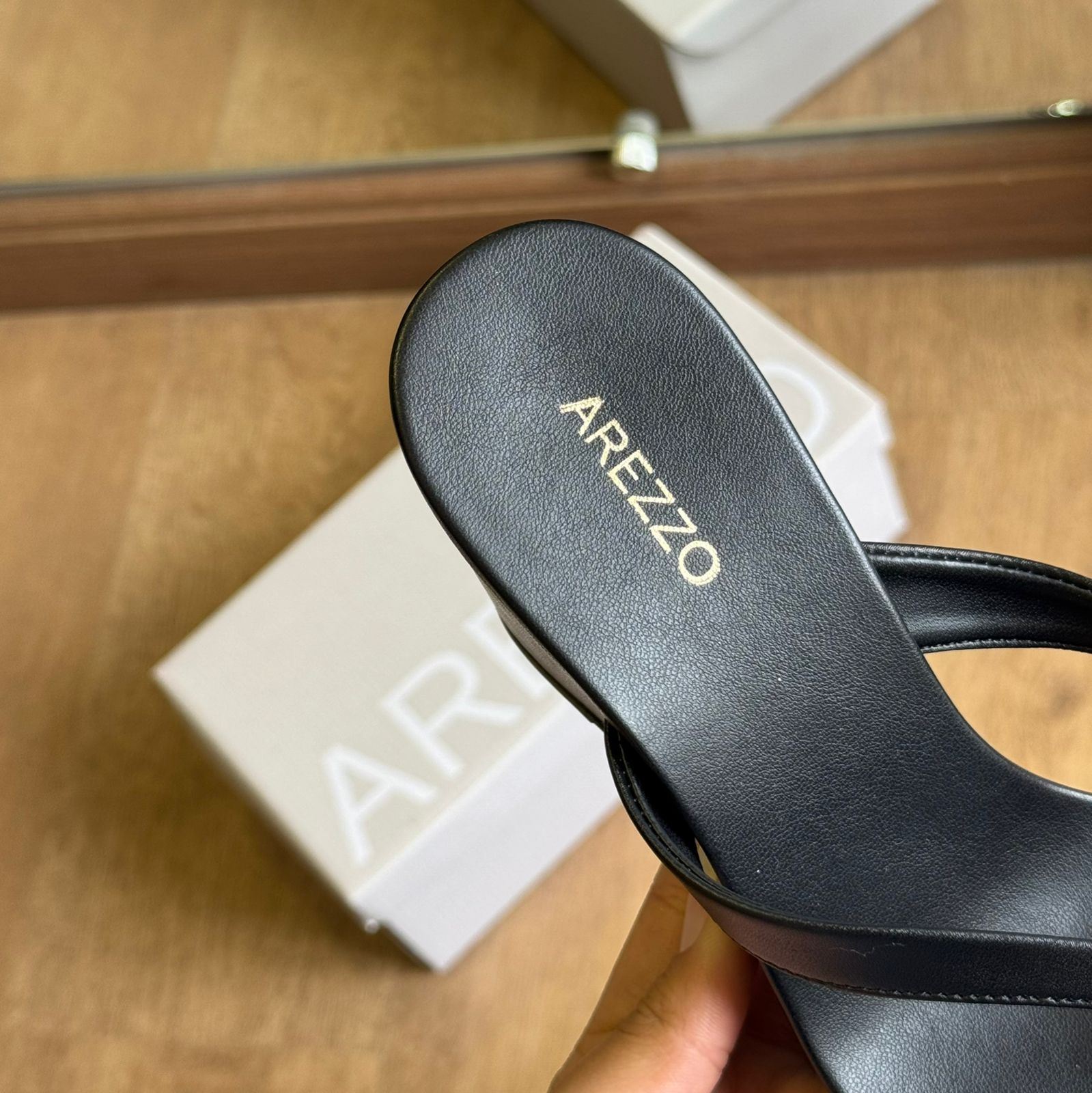 Sandália Arezzo Anabela Tiras Thong A138530001