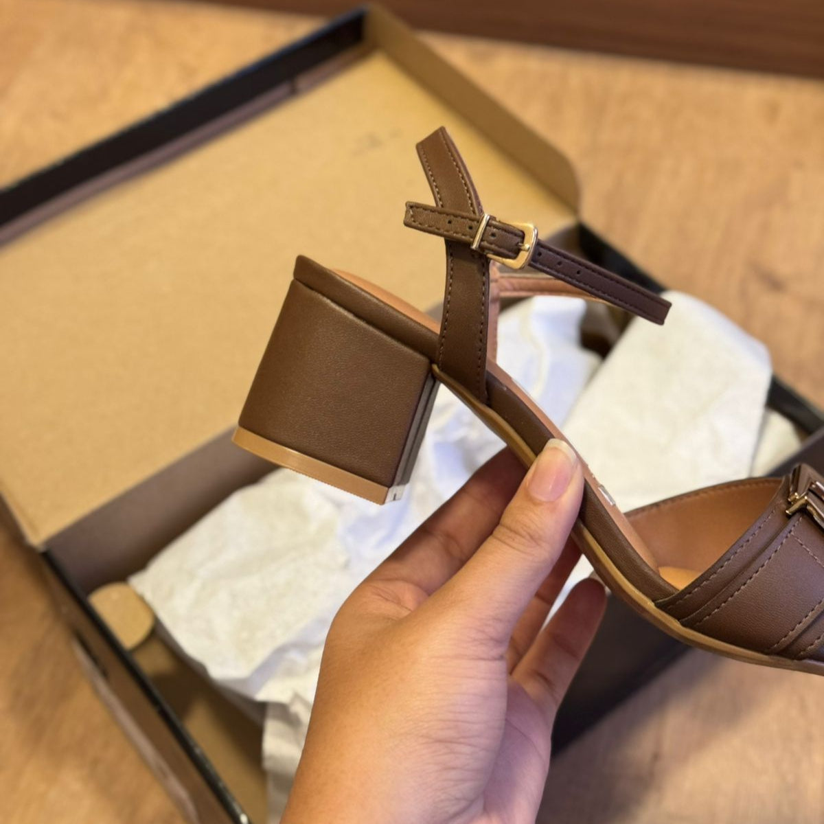 Sandália Vizzano Salto Bloco com Ajuste 6291.1184