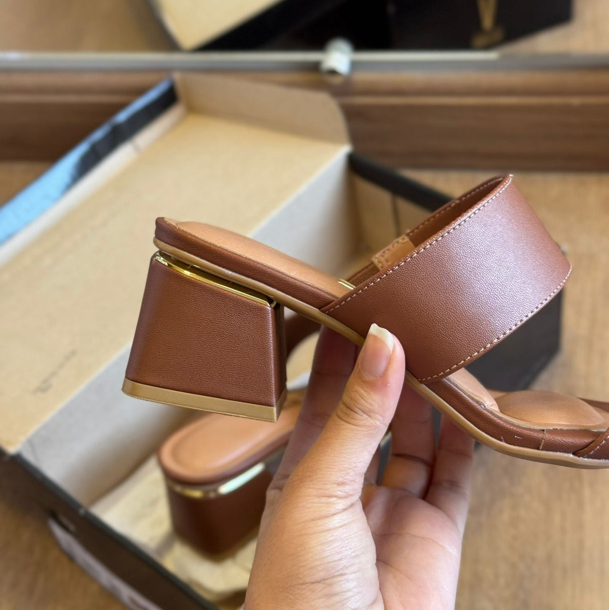 Sandália Vizzano Salto Bloco Hálux Dourado 6428.148