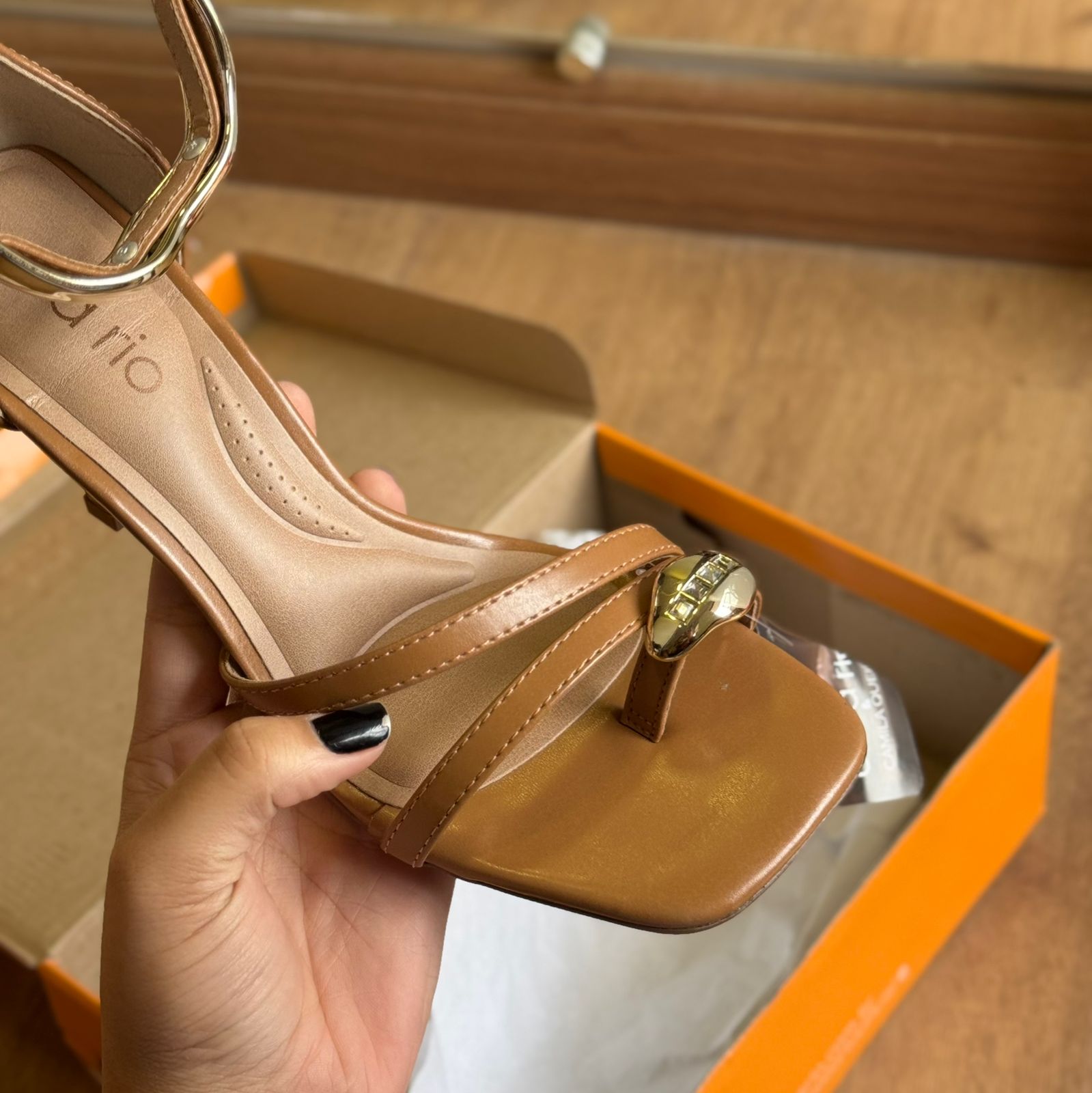 Salto Beira Rio Detalhe Dourado no Dedo e Calcanhar 8490.314