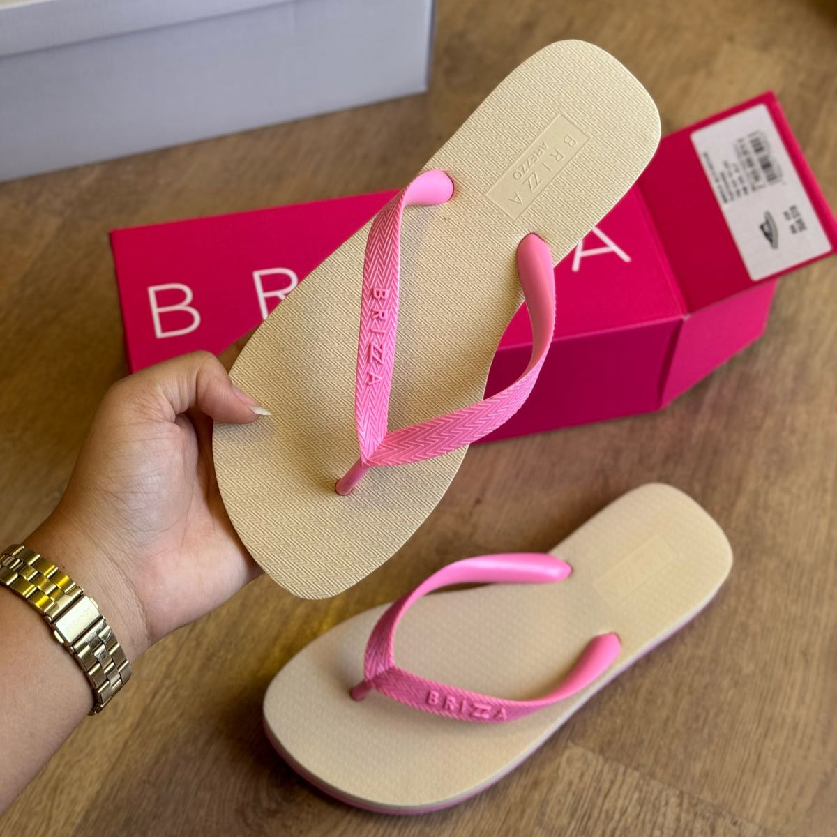 Chinelo de Dedo Arezzo Bicolor Roma Basics Z190350006