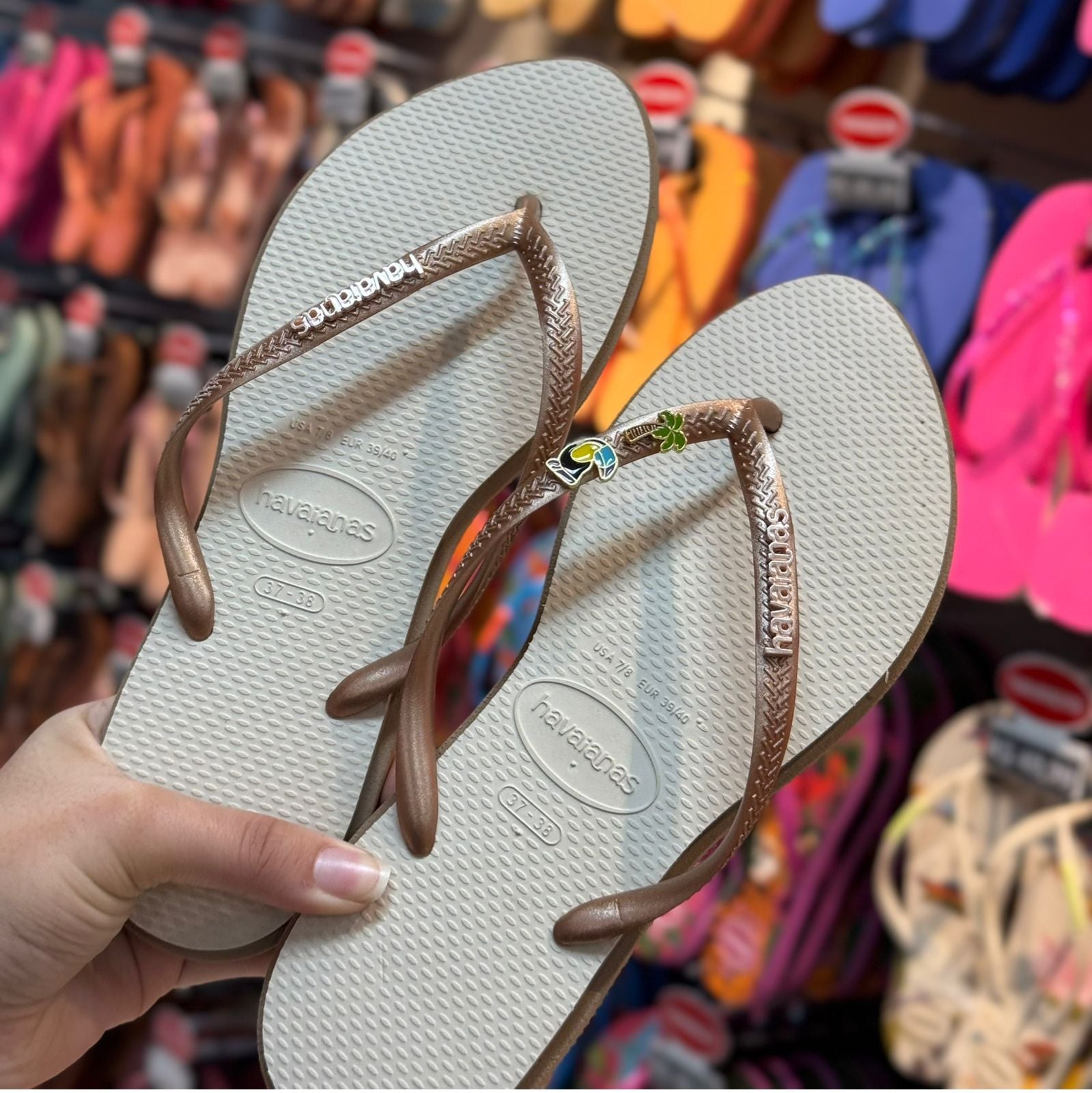 Havaianas Slim Point + Pin Tucano e Coqueiro