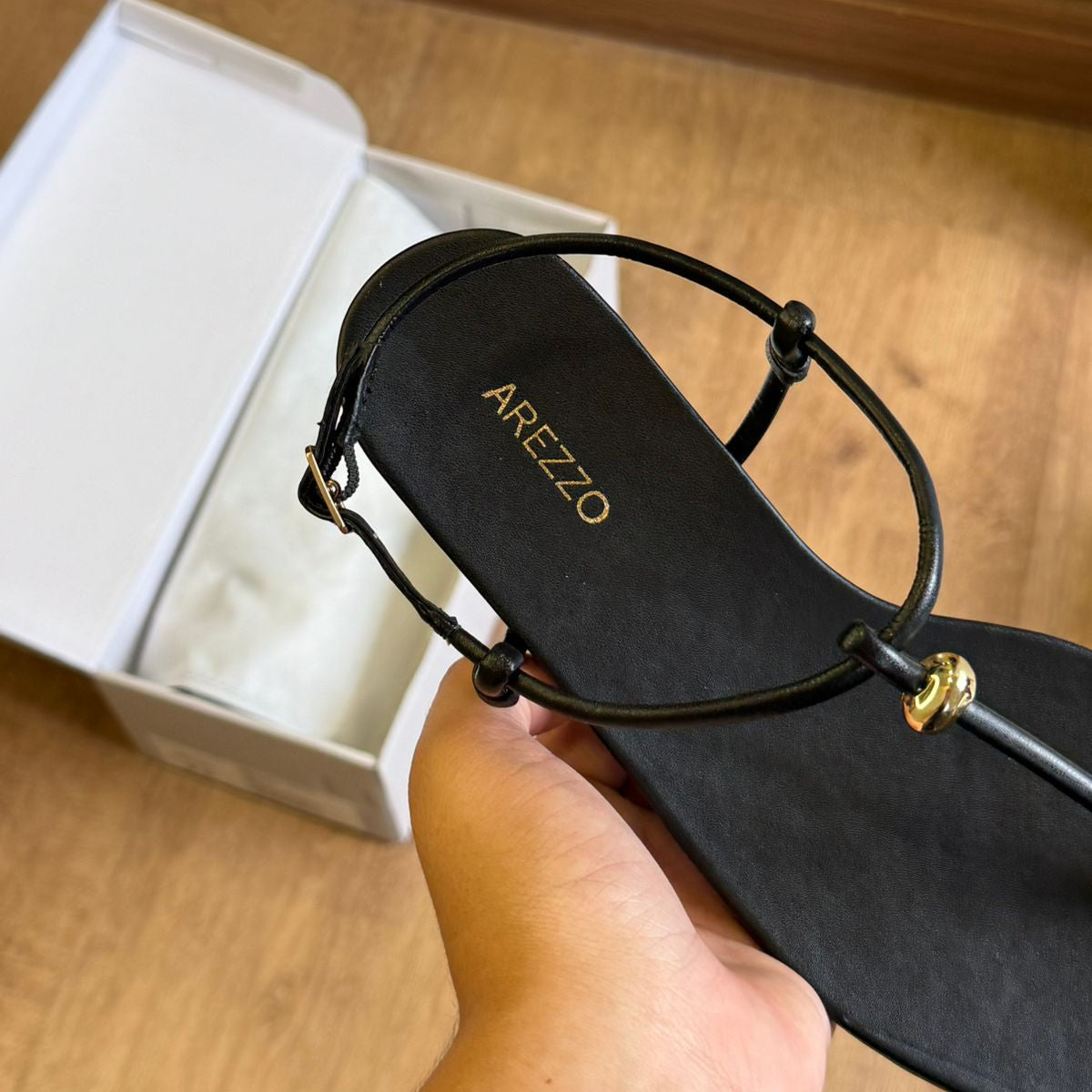 Sandália Arezzo Rasteira Slim Tiras Metal A032740144