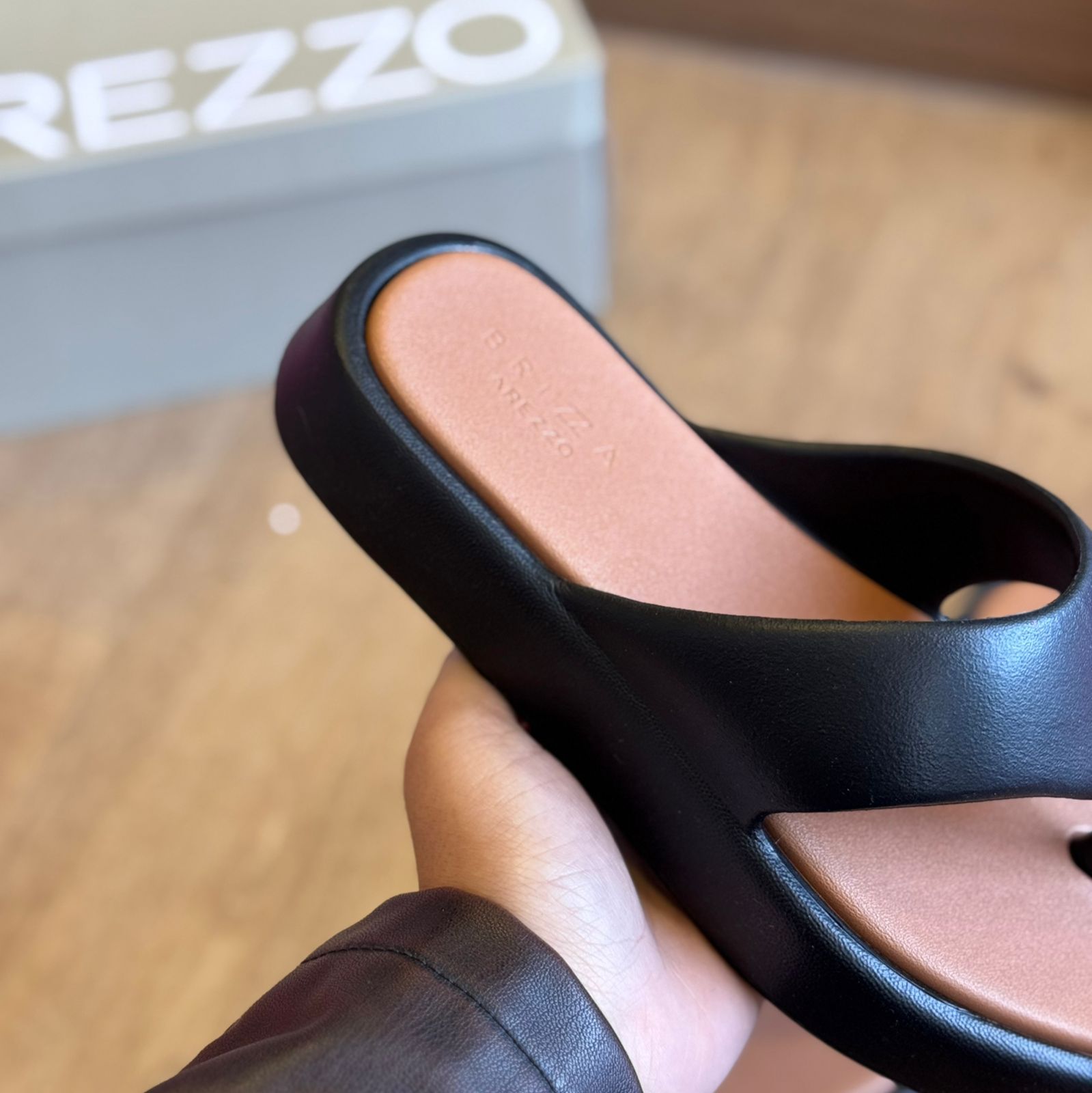 Sandália Arezzo Flatform Bicolor Tira Z191690001