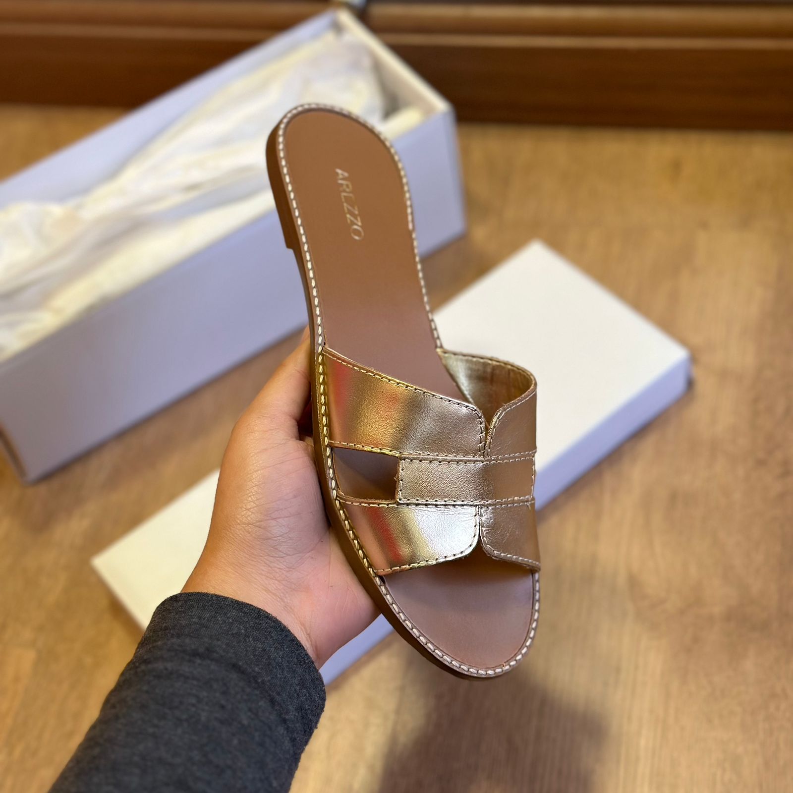 Chinelo Couro Arezzo Essenciais A110570001