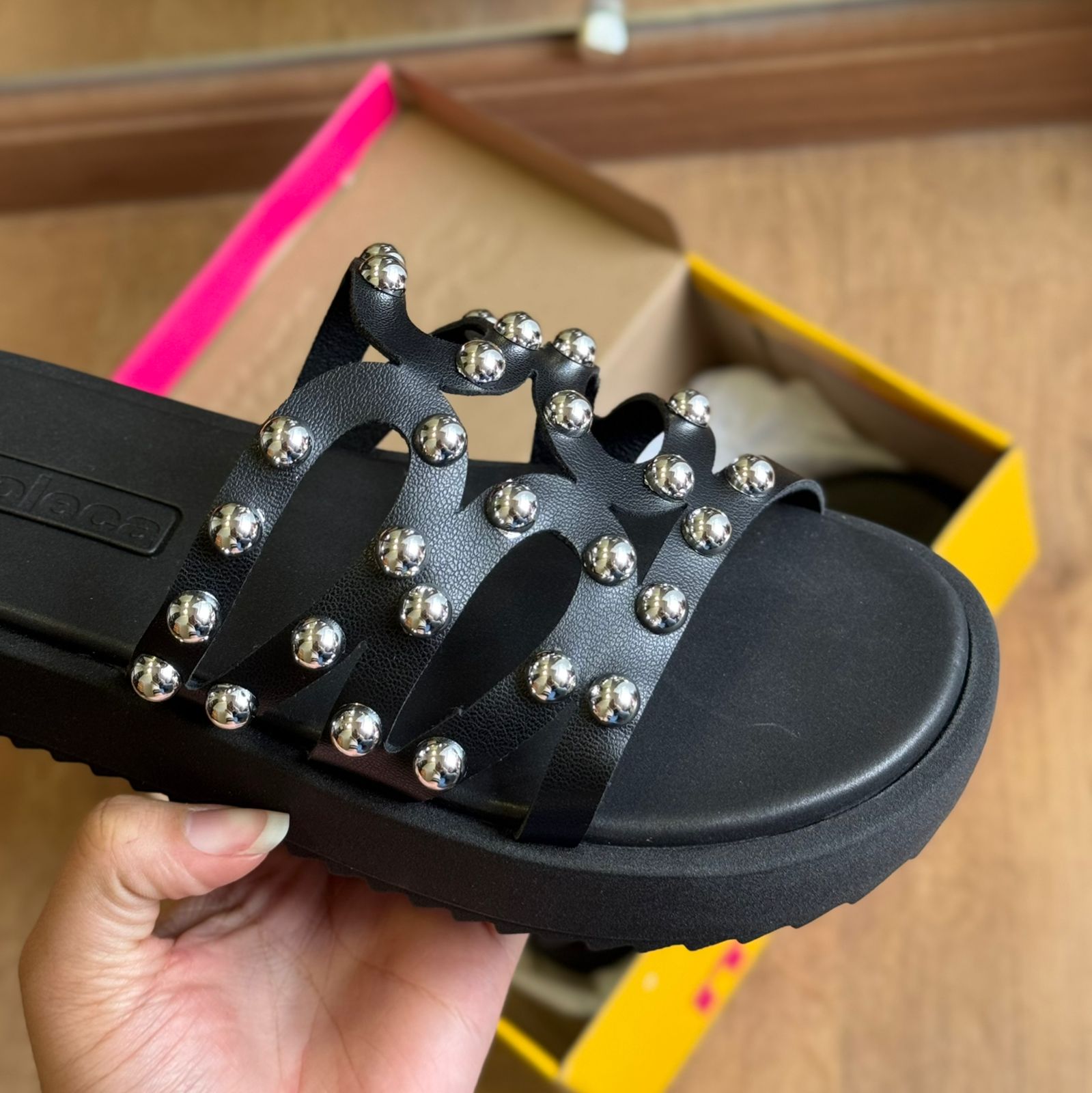 Sandália Moleca Papete com Bolinhas Douradas 5489.121