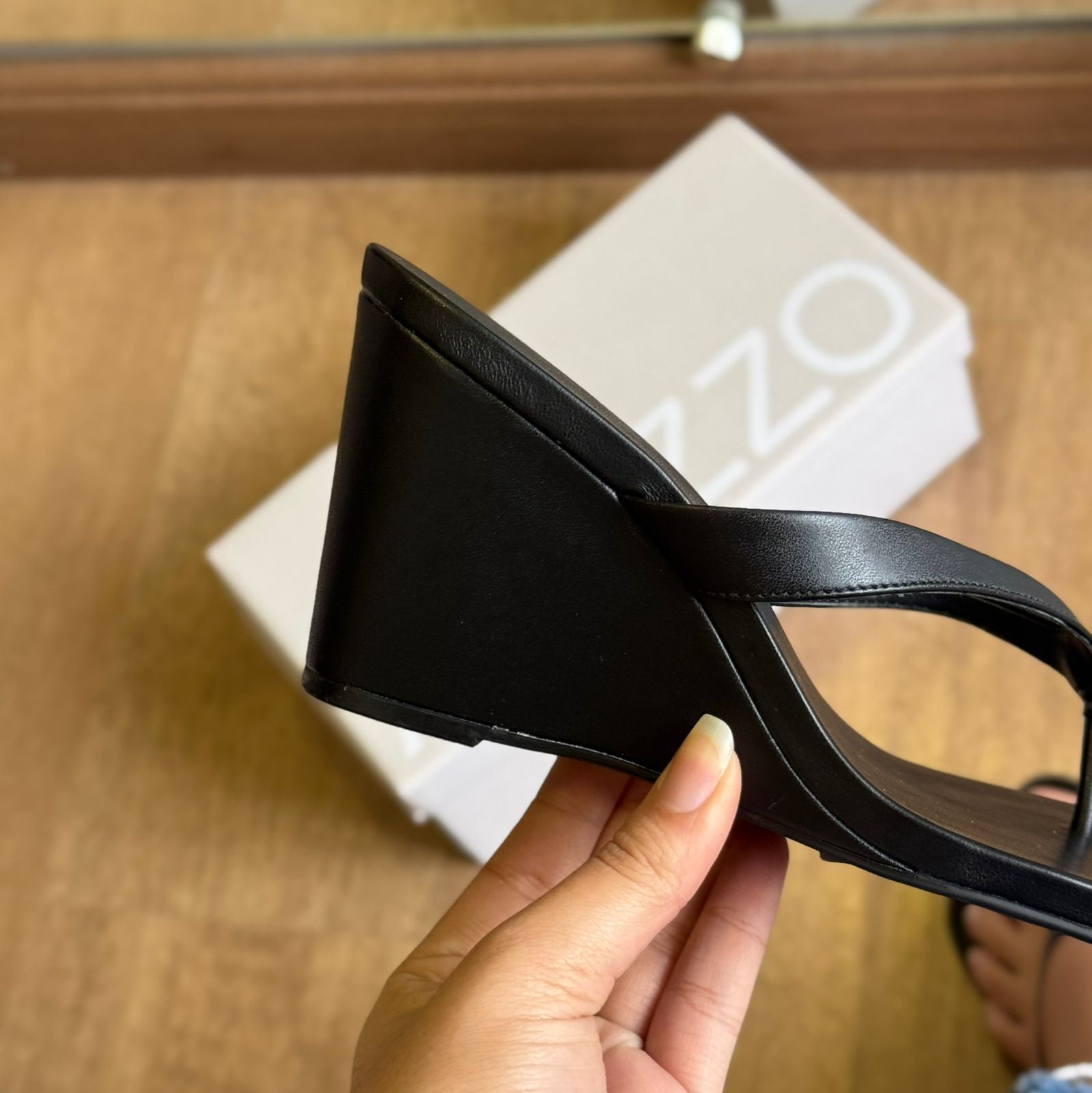 Sandália Arezzo Anabela Tiras Thong A138530001