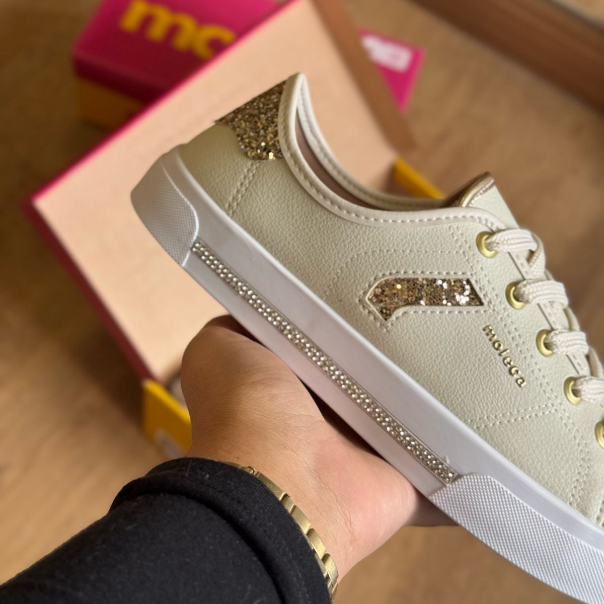 Tênis Moleca Detalhes Dourados 5667.646