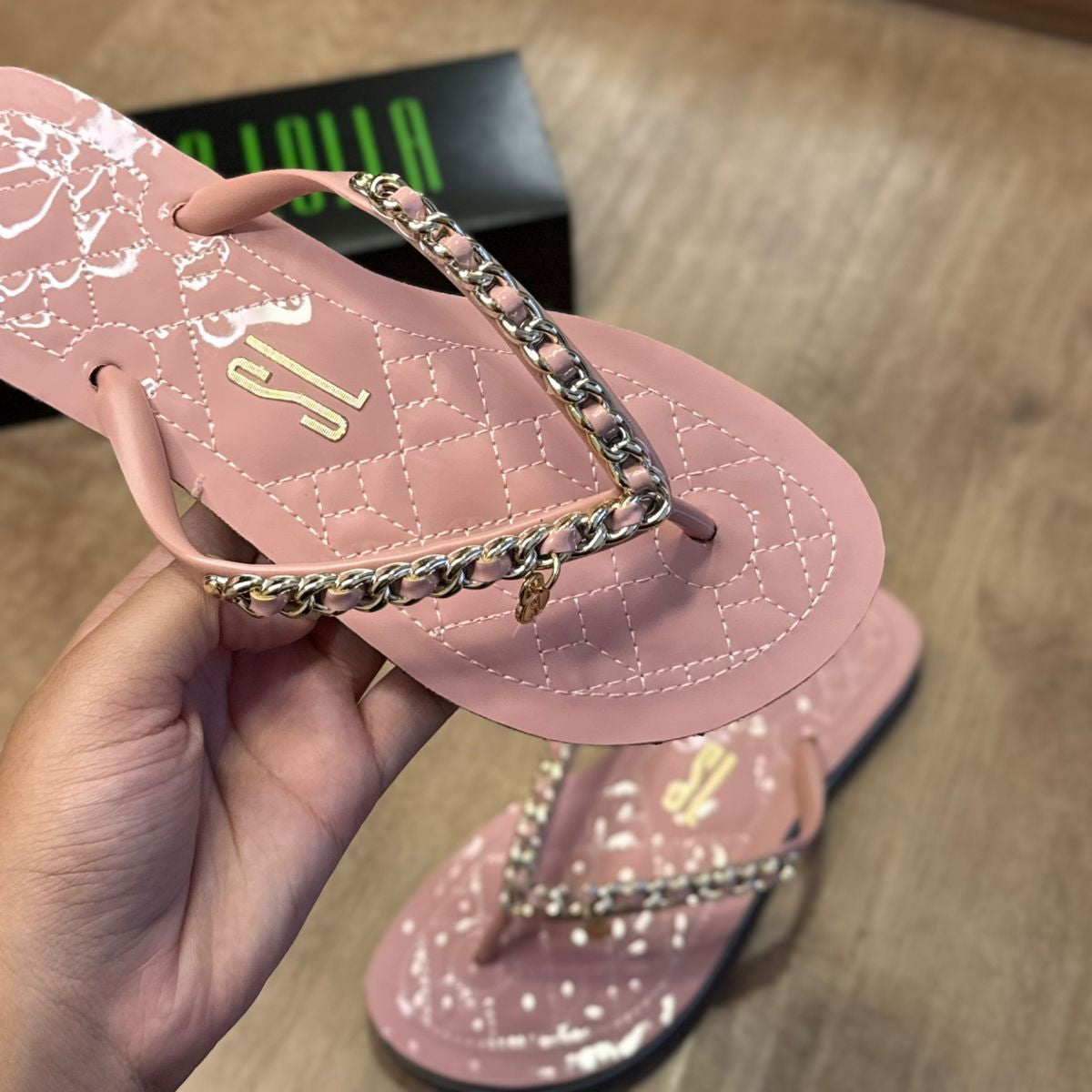 Sandália Santa Lolla Flip Flop Corrente Dourada 0106.0D67