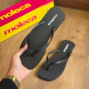 Chinelo de Dedo Moleca Detalhes da Marca 5552.200