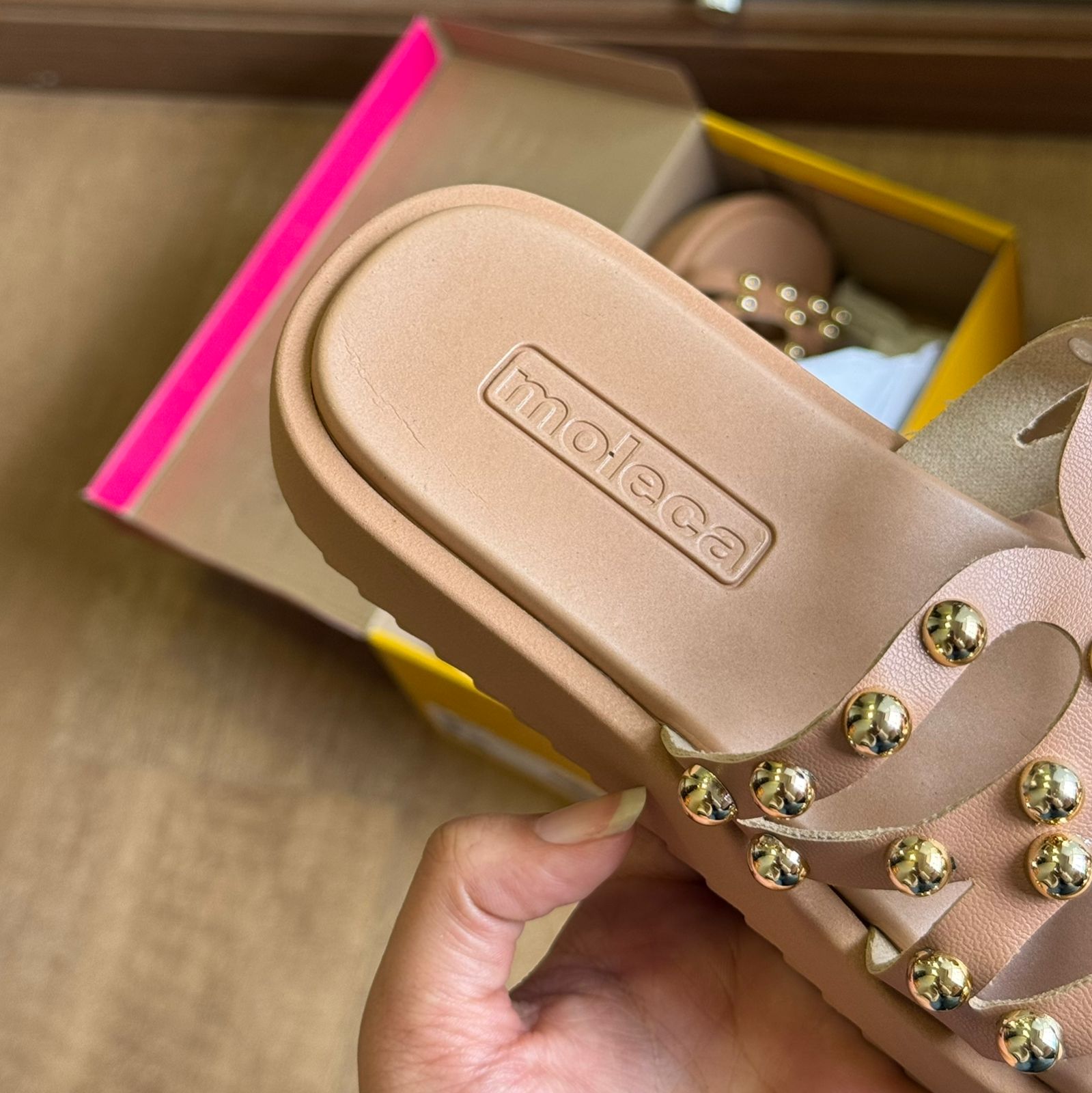 Sandália Moleca Papete com Bolinhas Douradas 5489.121