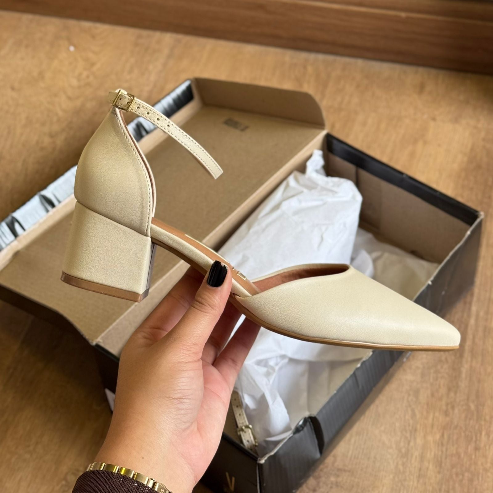 Sandália Vizzano com Bico Fino e Salto Bloco 1220.317