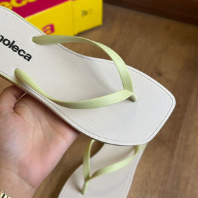 Chinelo de Dedo Moleca Detalhes da Marca 5552.200