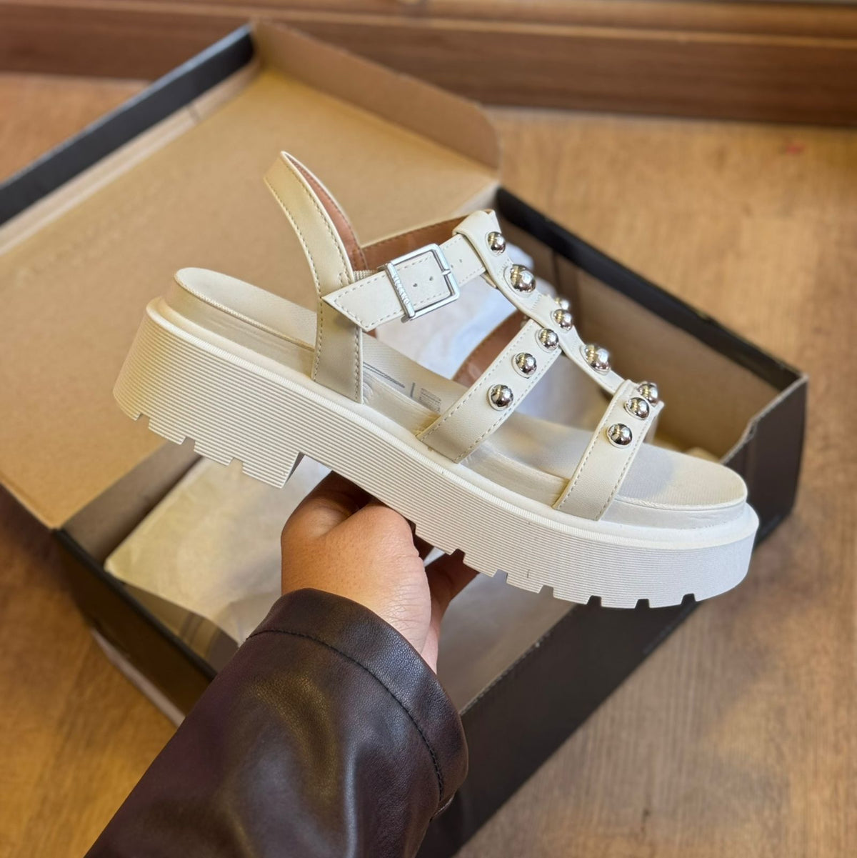 Sandália Vizzano Tratorado Pontinhos nas Tiras 6499.110.7286