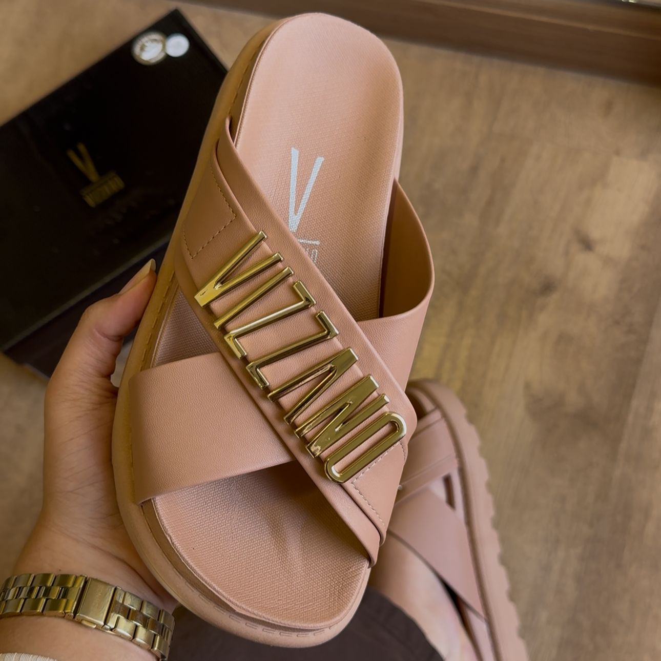 Sandália Vizzano Papete em X Detalhe da Marca 6510.122