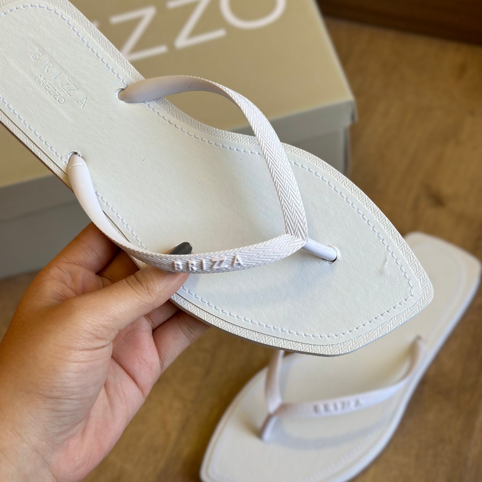 Chinelo de Dedo Arezzo Rasteira Z191280002