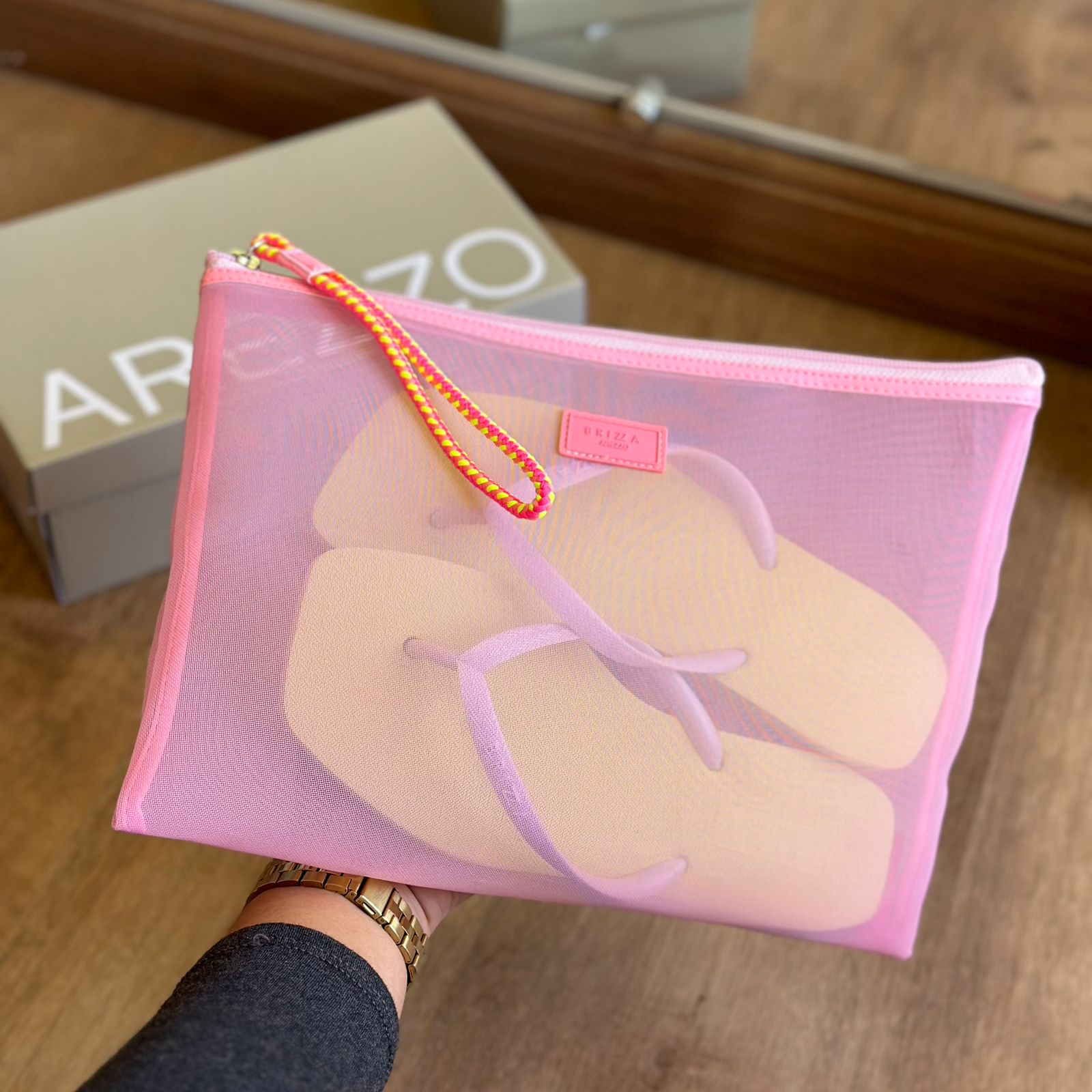 Kit Chinelo de Dedo Arezzo e Necessaire Z190270158