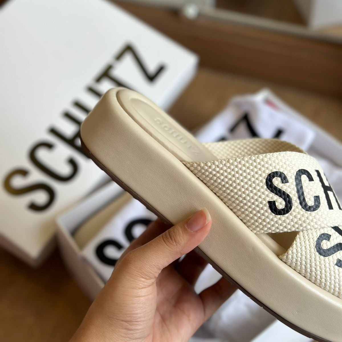Sandália Schutz Slide Logo em X S218690044