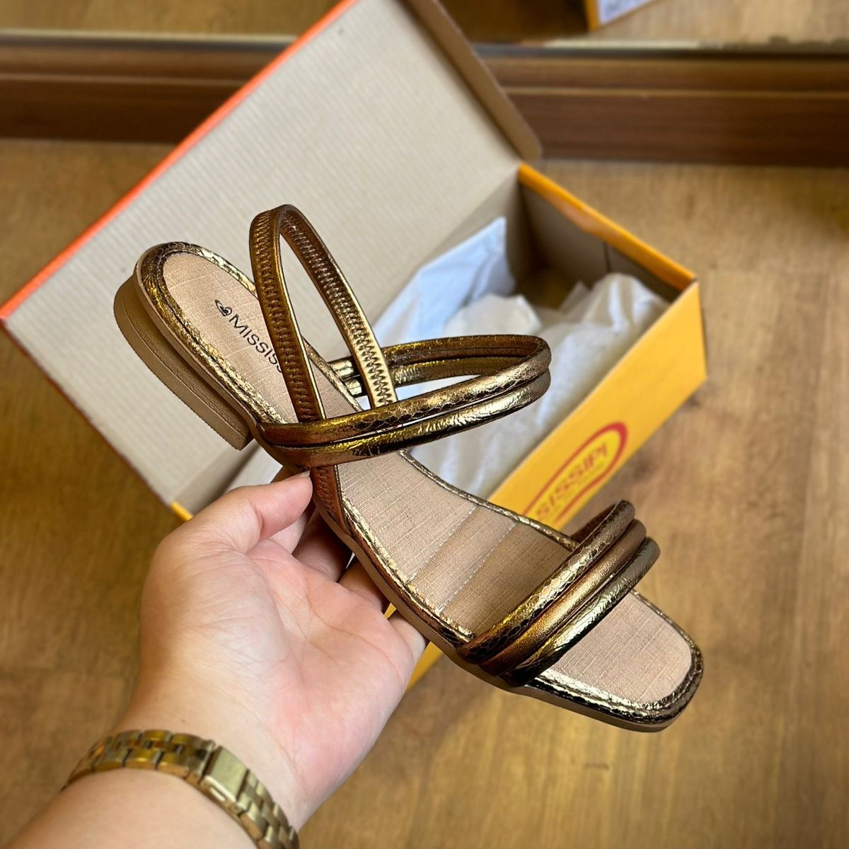 Sandália Mississipi Rasteira Metalizada MC322