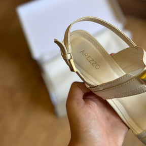 Sandália Arezzo Couro Salto Bloco Tiras Tachas  A134360019