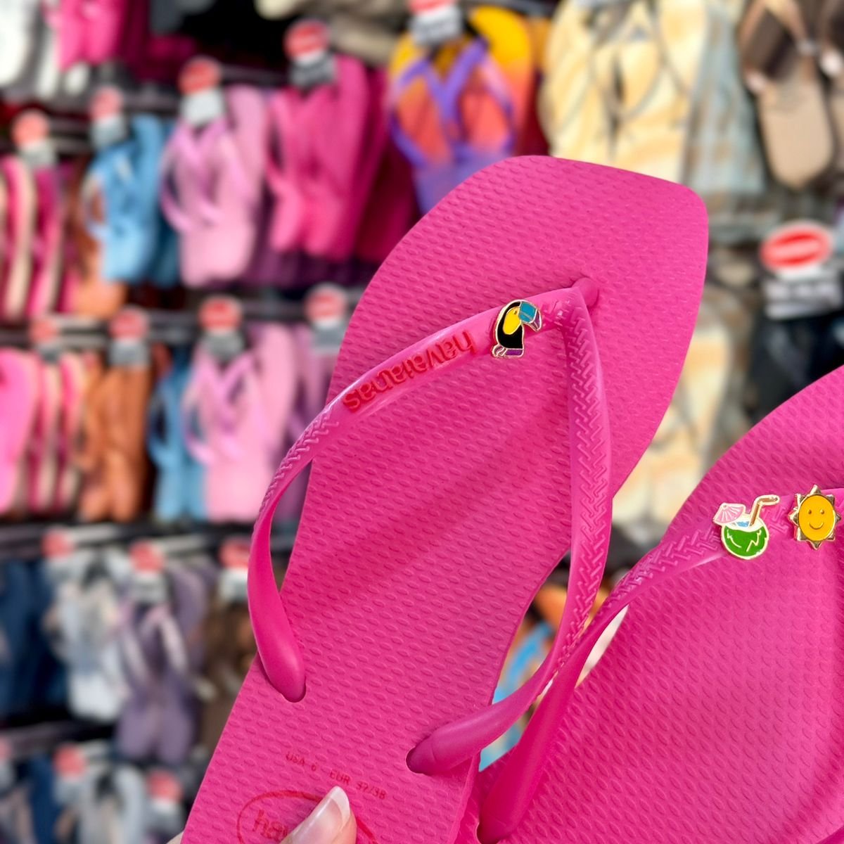 Havaianas Slim Square Logo Pop Up - Pin Tucano, Coqueiro, Sol  e Água de Coco