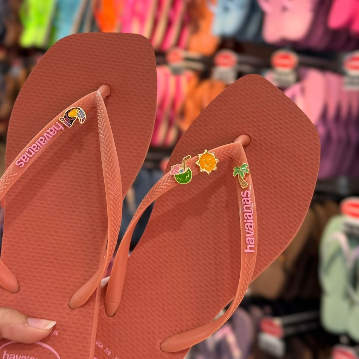 Havaianas Slim Square Logo Pop Up - Pin Tucano, Coqueiro, Sol  e Água de Coco