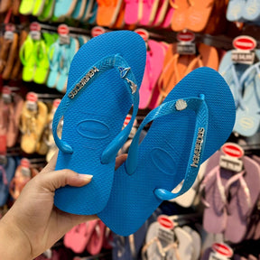 Havaianas Top + Placa Logo + Pin Golfinho, Sereia e Concha