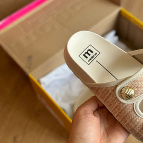 Sandália Moleca Slide Detalhe Dourado 5436.434