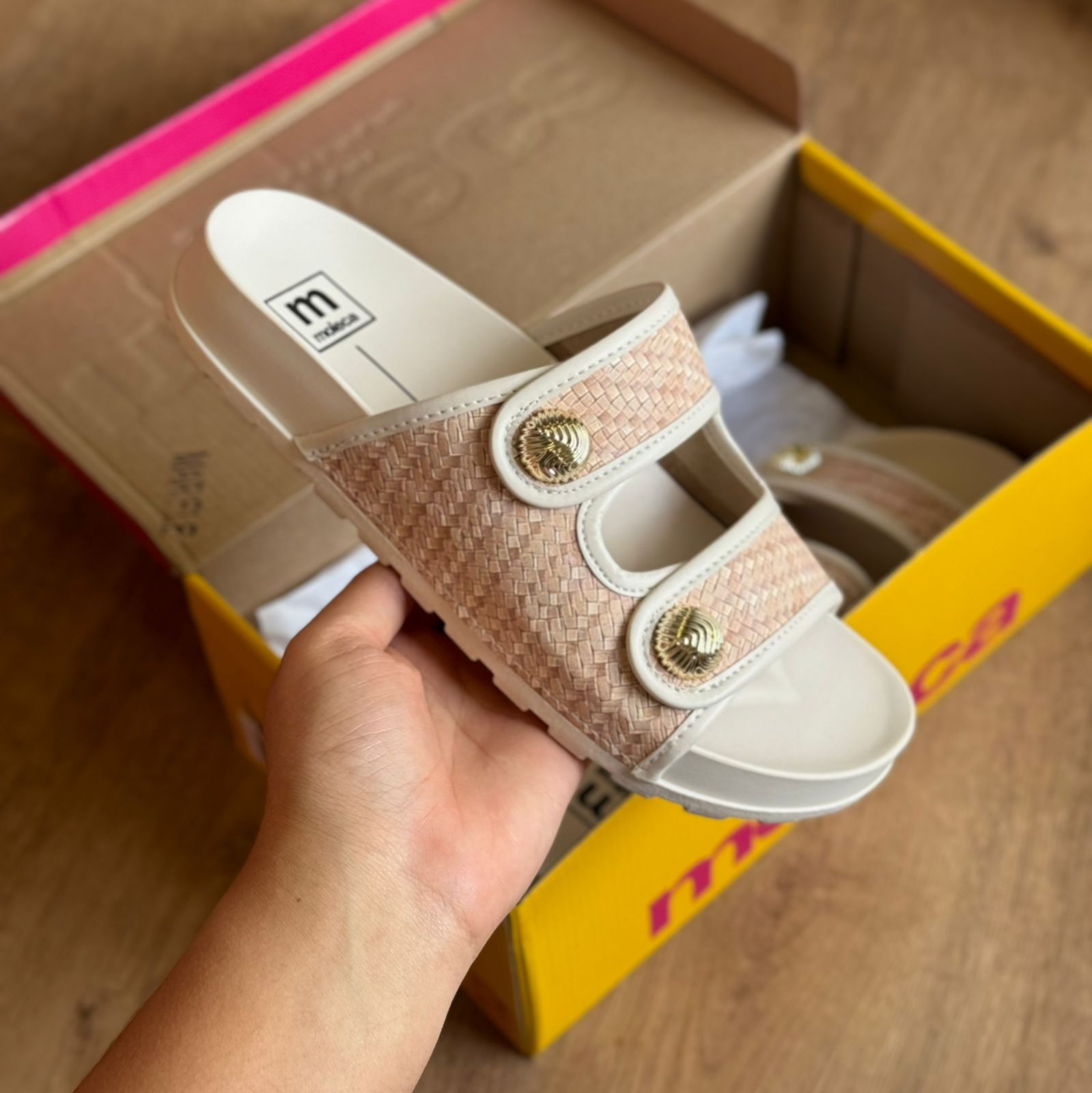 Sandália Moleca Slide Detalhe Dourado 5436.434