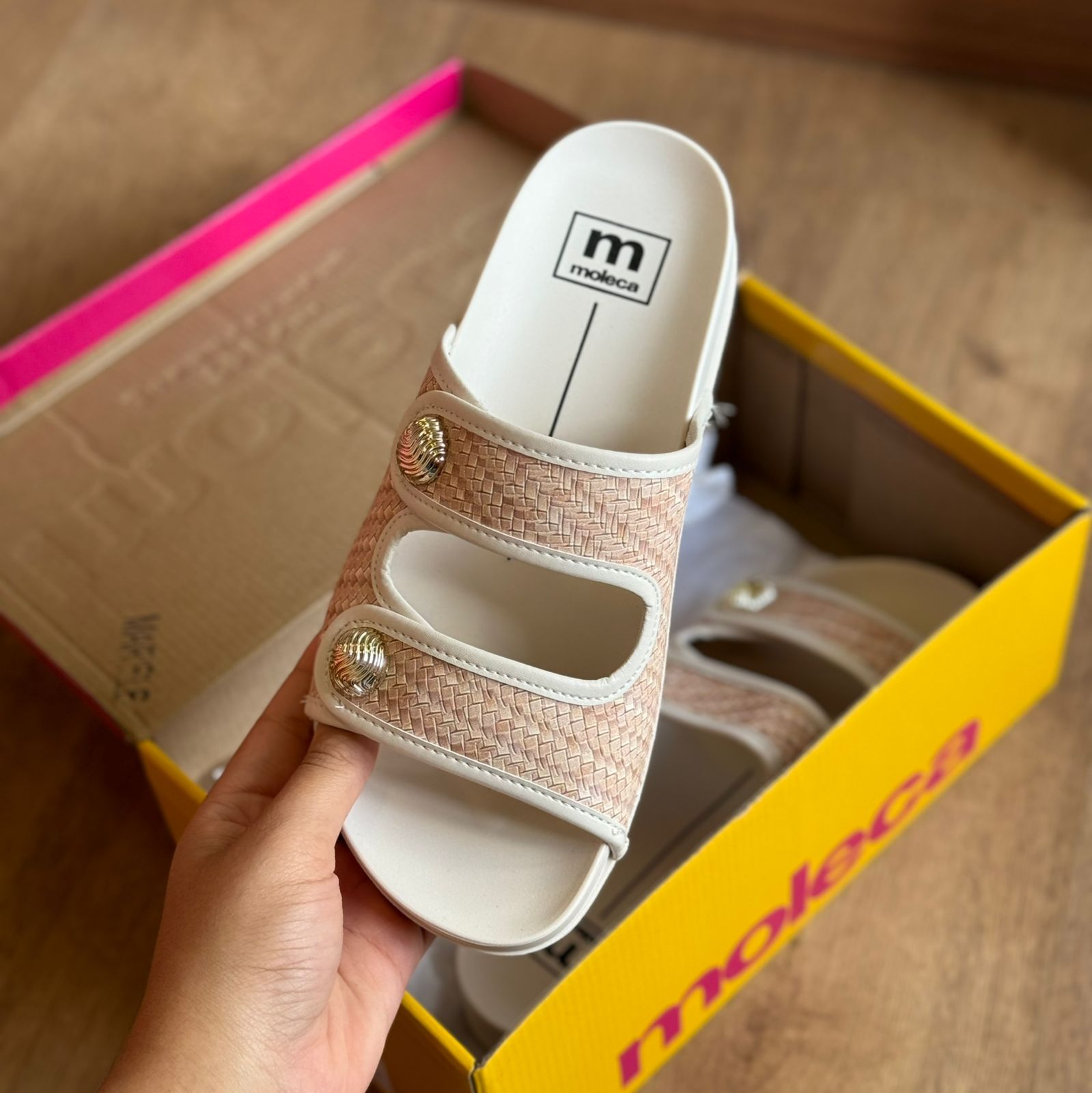 Sandália Moleca Slide Detalhe Dourado 5436.434