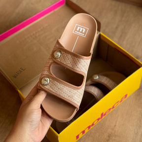 Sandália Moleca Slide Detalhe Dourado 5436.434