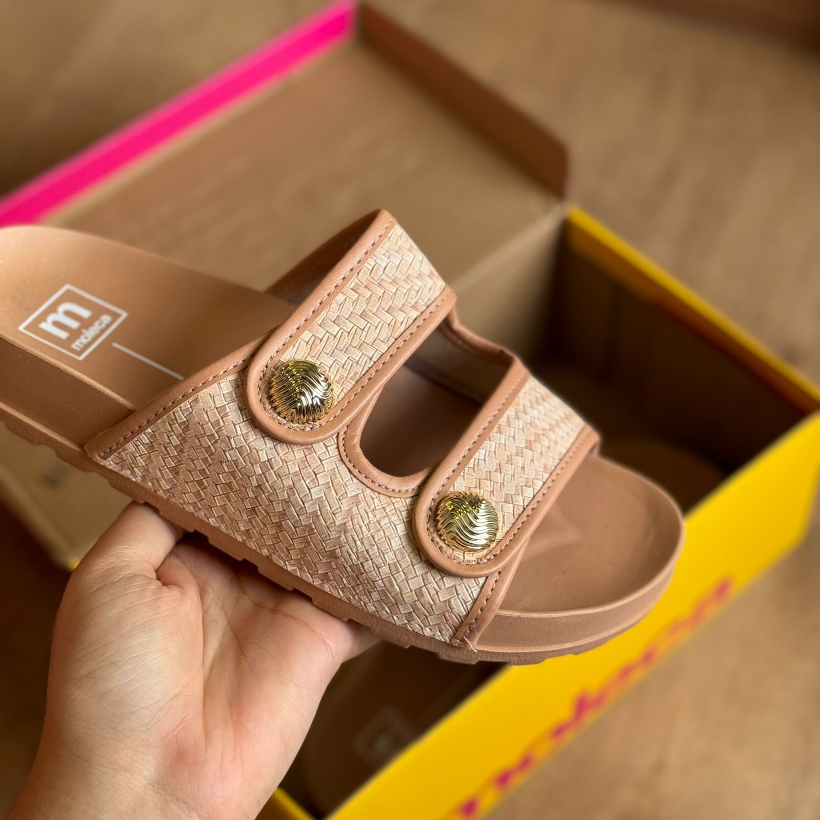 Sandália Moleca Slide Detalhe Dourado 5436.434