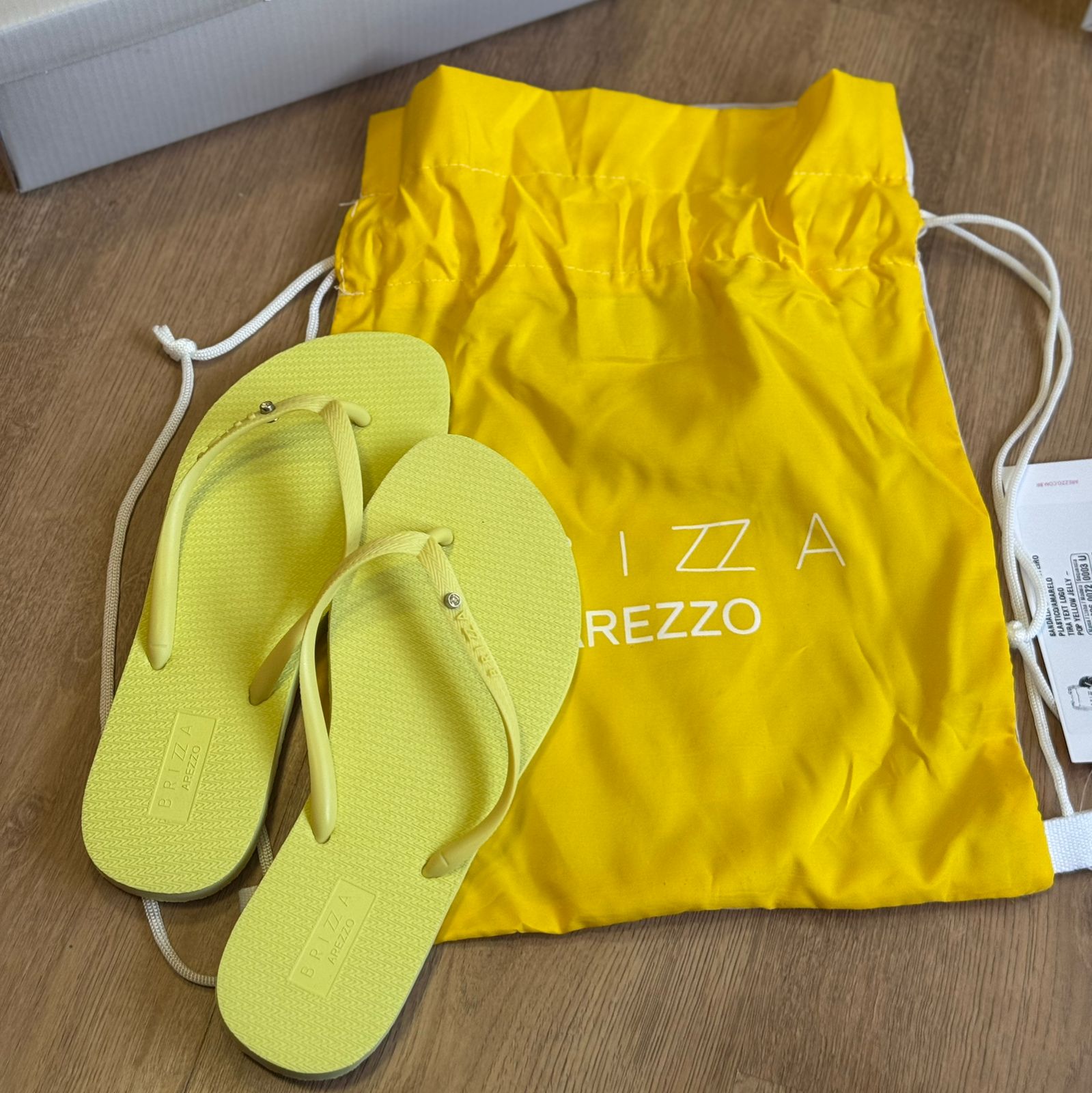 Kit Chinelo de Dedo Arezzo e Mochila Esportiva Z190260072