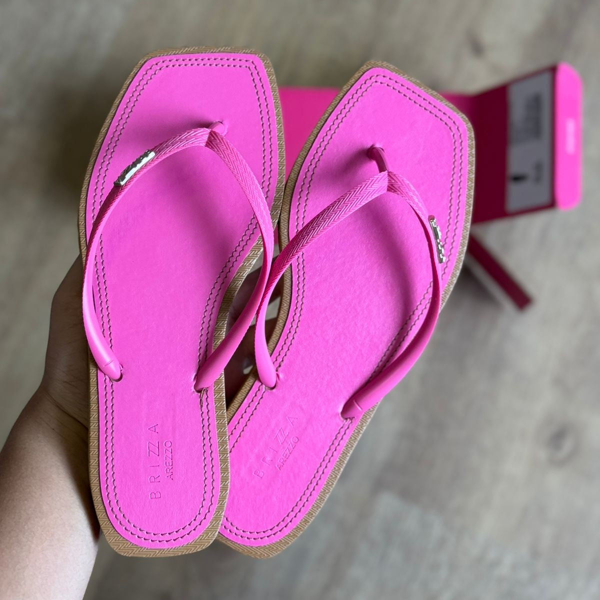 Chinelo de Dedo Arezzo Recouro Color Square Z190270202