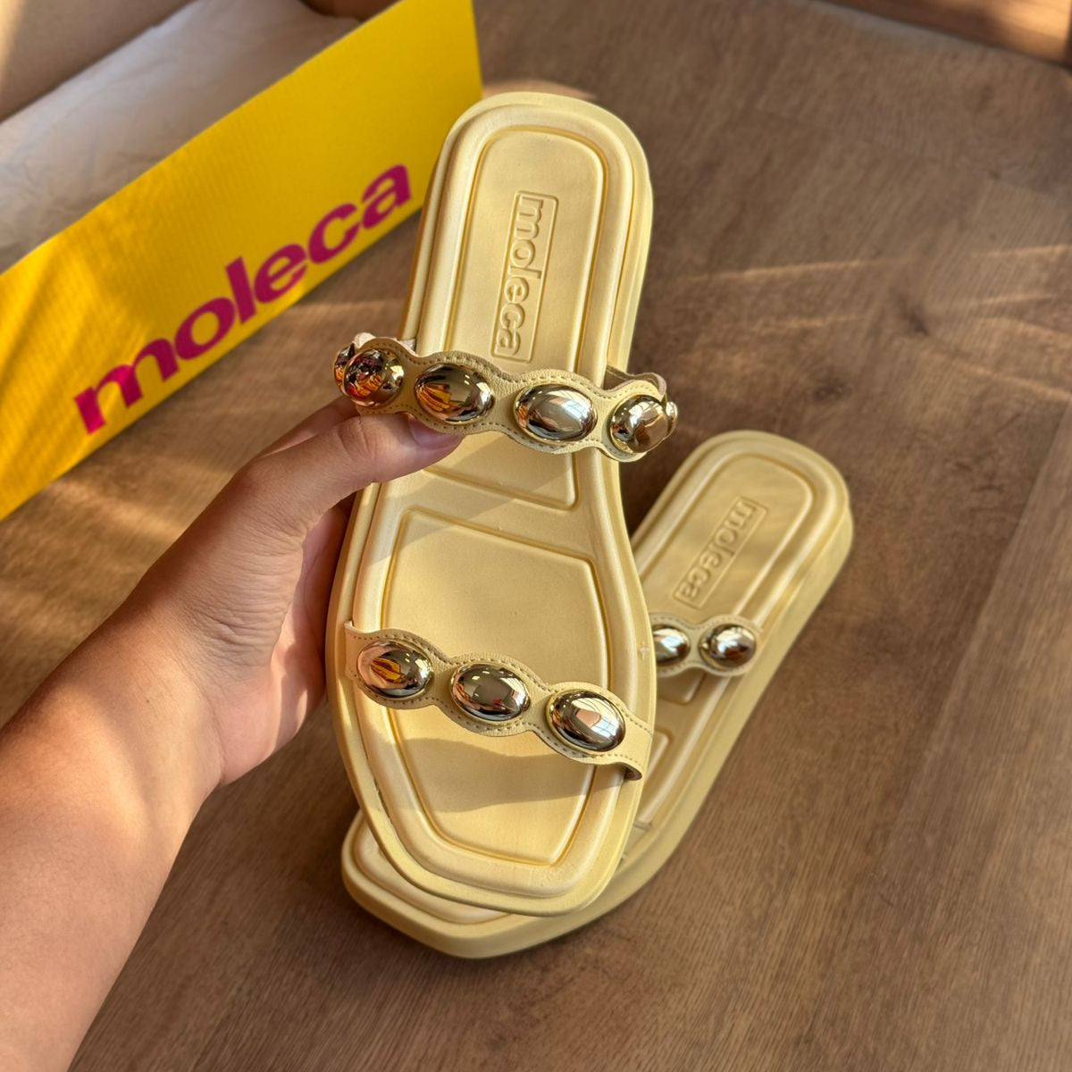 Sandália Moleca Detalhe de Pedrarias 5506.105