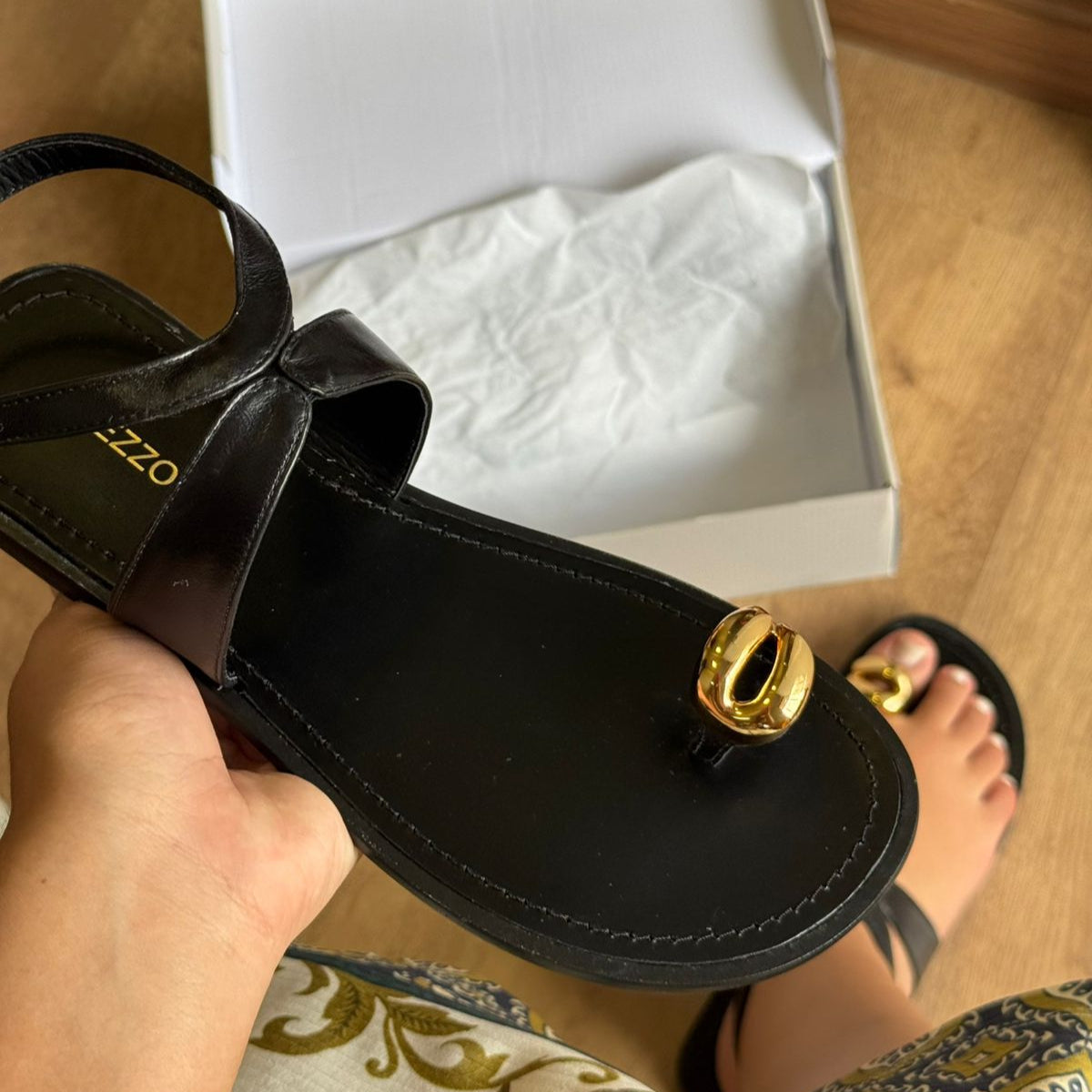 Sandália Arezzo Rasteira Couro Metal Bold A135690011