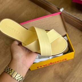 Sandália Rasteira Moleca em X 5532.100