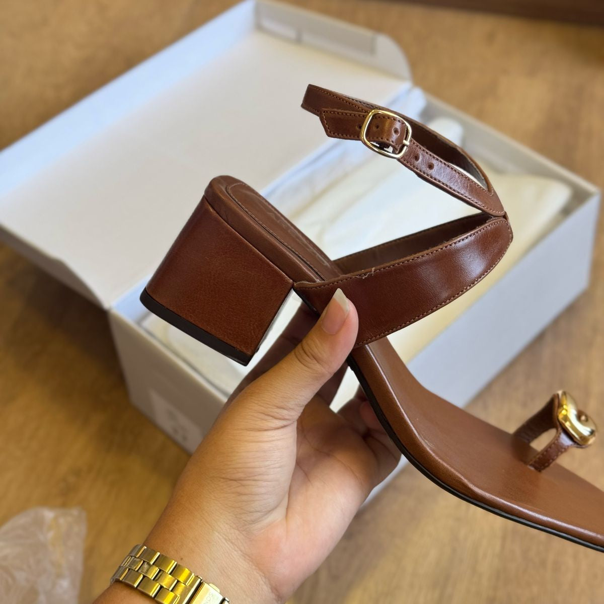 Sandália Arezzo Couro Salto Bloco Metal Bold A135560005