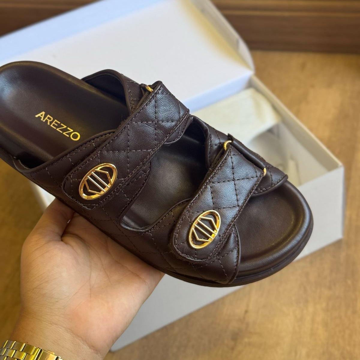 Sandália Arezzo Rasteira Couro Matelassê Velcro A120160149