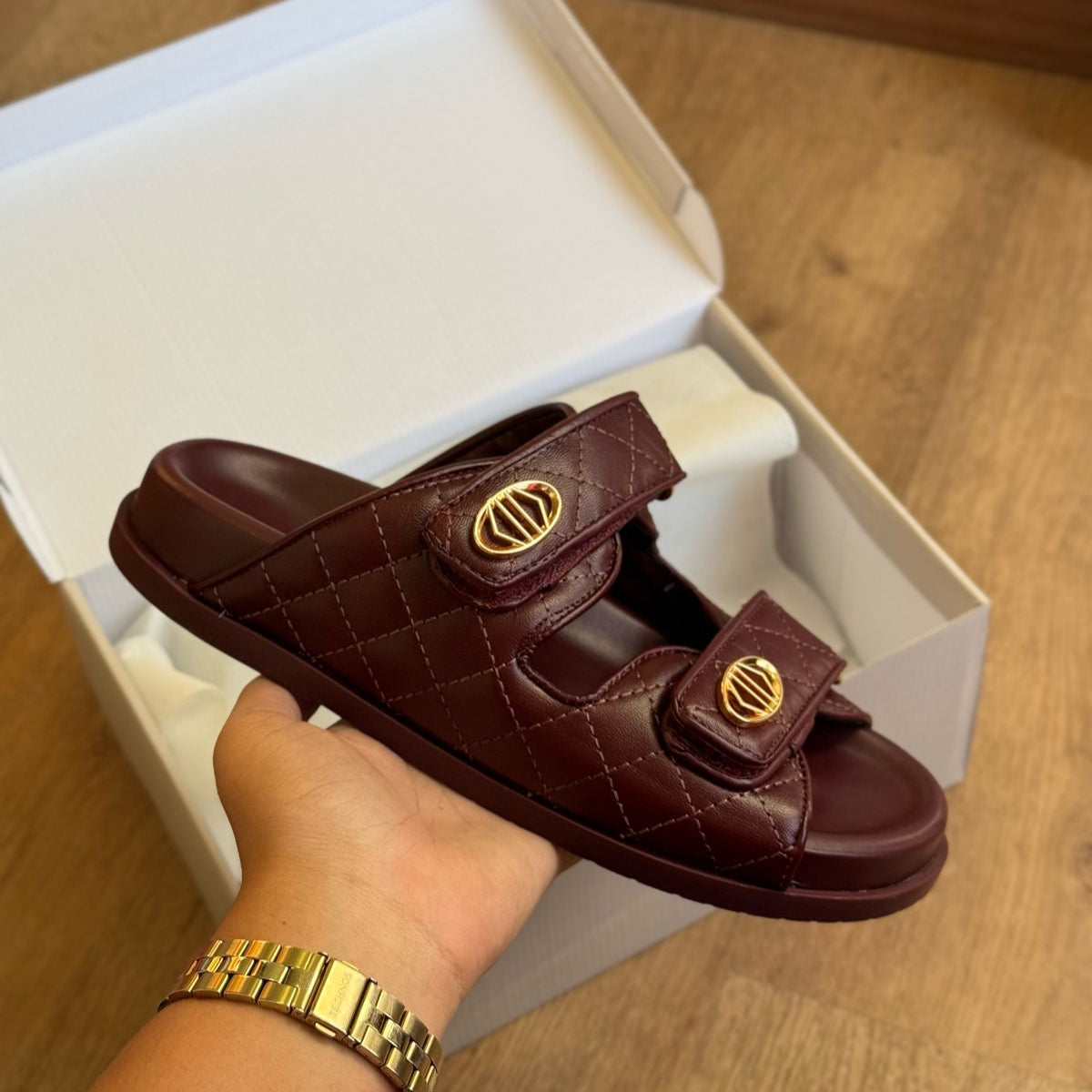 Sandália Arezzo Rasteira Couro Matelassê Velcro A120160149