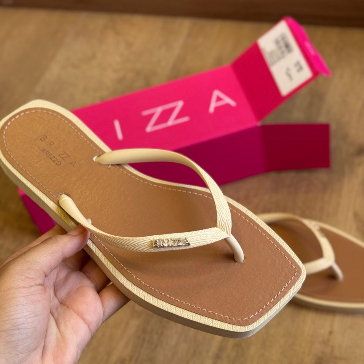 Chinelo de Dedo Arezzo Square Recouro Brizza Z190270001