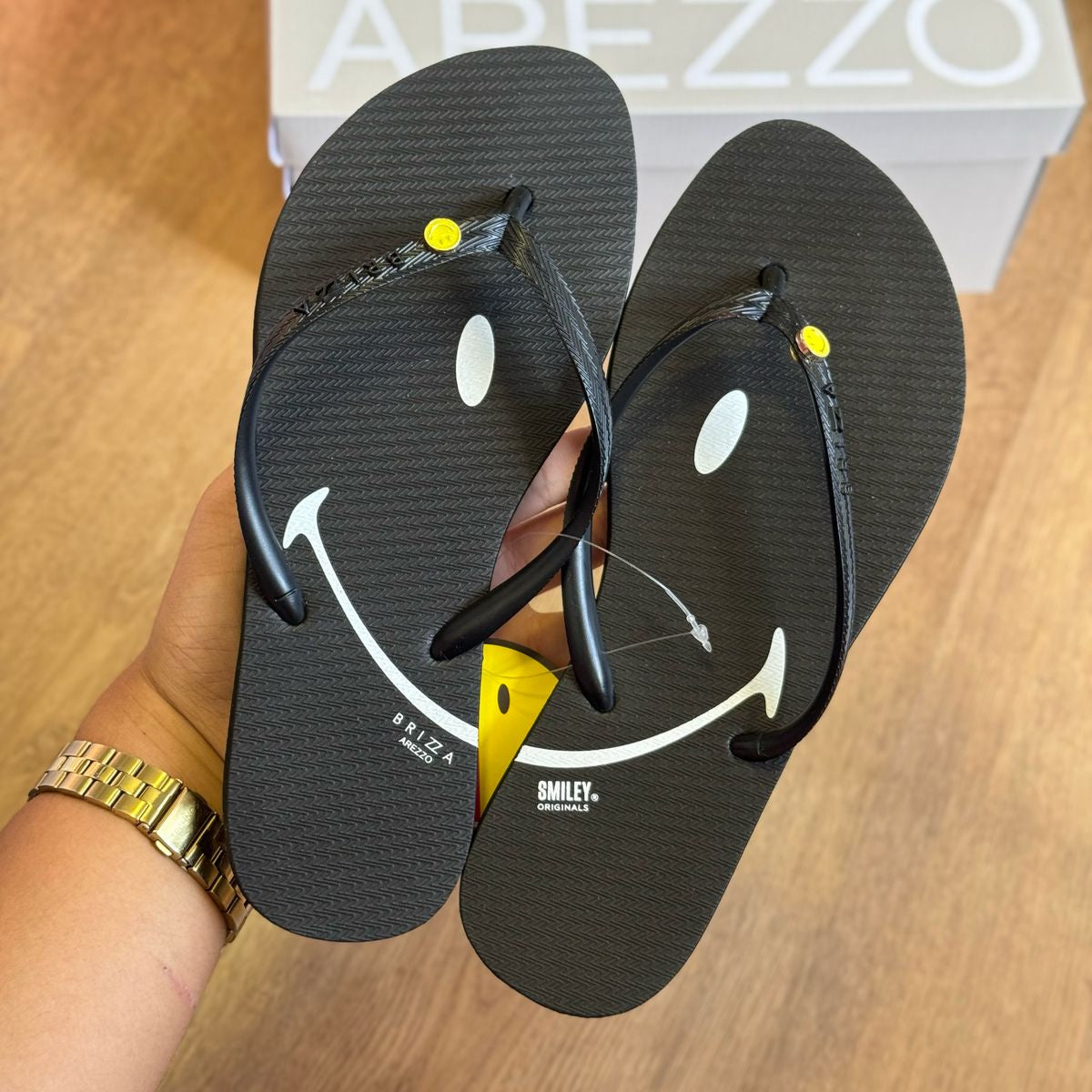 Chinelo de Dedo Arezzo Essential Brizza Smiley Z190260085
