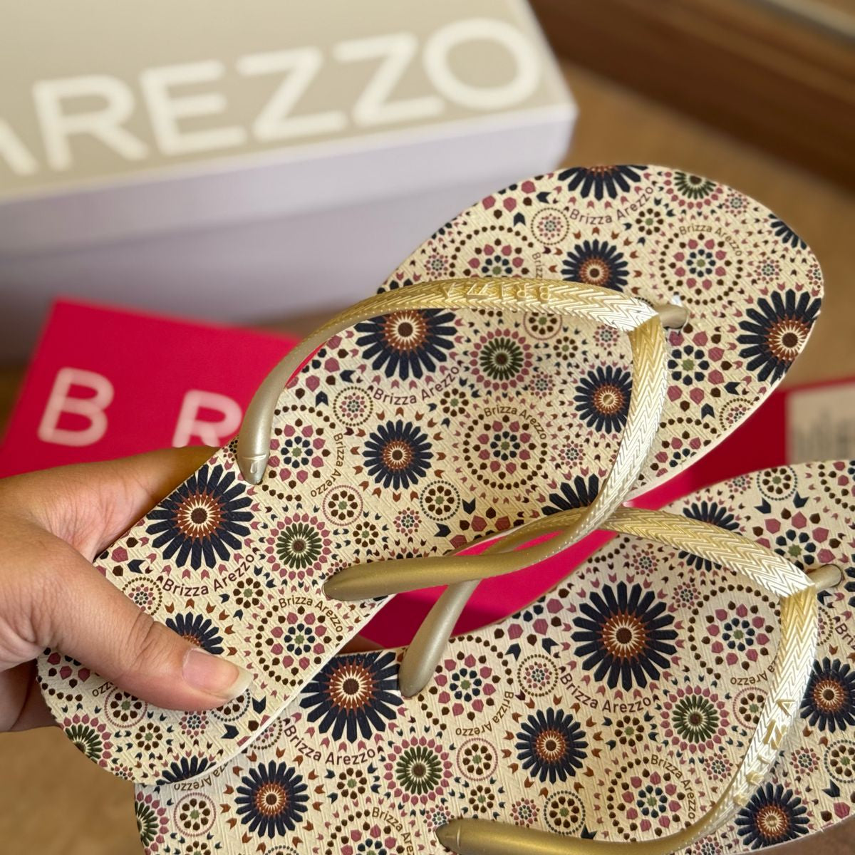 Chinelo de Dedo Arezzo Estampado Z19026012
