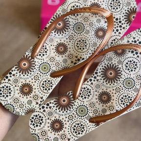 Chinelo de Dedo Arezzo Estampado Z19026012