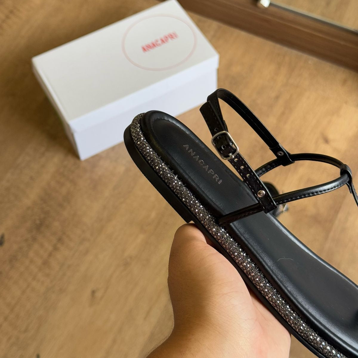 Sandália Ana Capri Rasteira Brilho Lateral C307020002