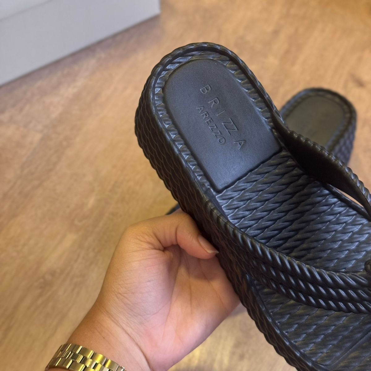 Tamanco Plataforma Arezzo Detalhe Dourado Z191430003